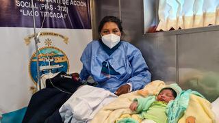 Bebé nació a bordo de una embarcación en el lago Titicaca