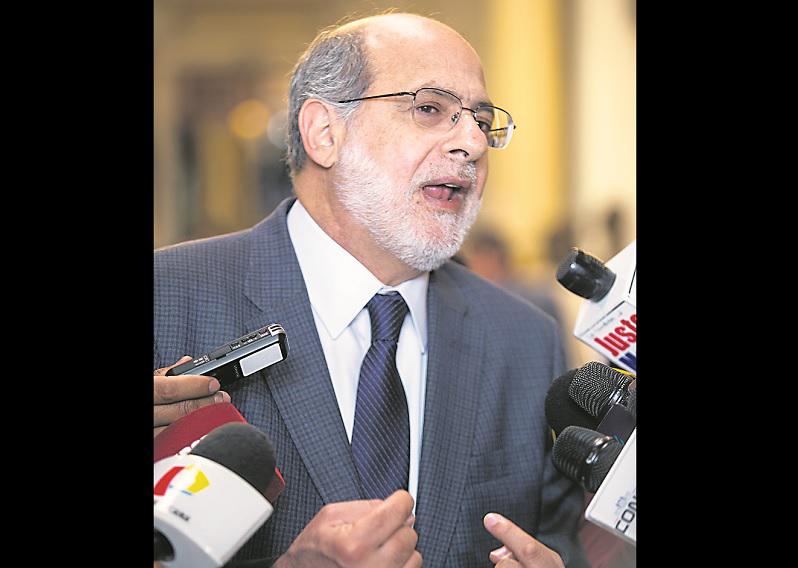 Daniel Abugattás recurre al Poder Judicial para evitar suspensión