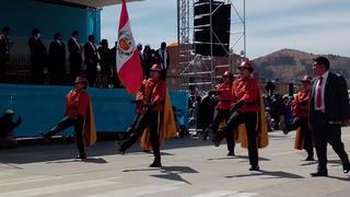 Puno: colegios saludaron a la Ciudad Lacustre por su aniversario