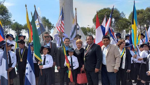 Conmemoran Día de las Américas en plaza de Cerro Colorado