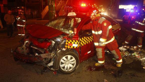 Accidente vehicular en Villa María del Triunfo deja dos heridos