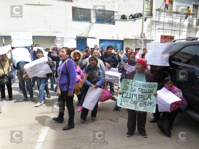 Desde Satipo padres llegan a Huancayo para protestar (VIDEO)