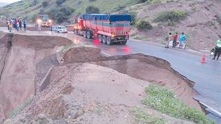 Lluvia destruye carretera y aísla 30 pueblos en la región Piura