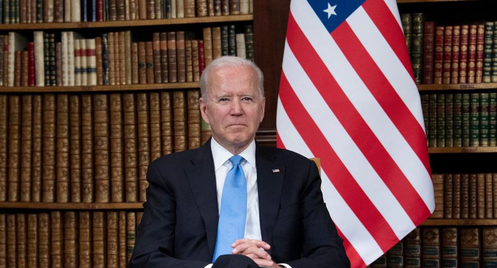 El presidente de los Estados Unidos, Joe Biden, posa para los fotógrafos antes de la cumbre con Vladimir Putin en la Villa La Grange, en Ginebra, el 16 de junio de 2021. (Brendan Smialowski / AFP).