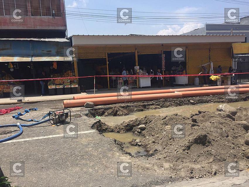 Sedapar renueva tuberías para evitar atoros en buzón de desagüe