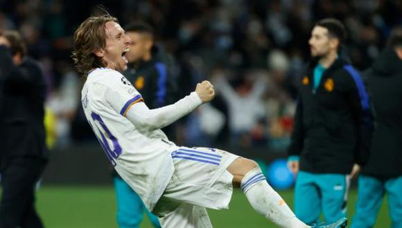 Luka Modric conversó con uno de los héroes de Eintracht Frankfurt ante Barcelona. (Foto: EFE)