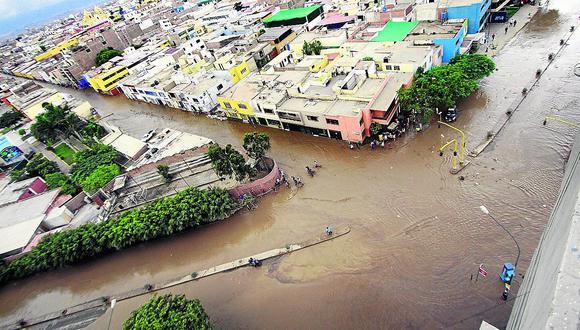 Trujillo: Desborde de agua con lodo de quebrada San Ildefonso golpea por segunda vez