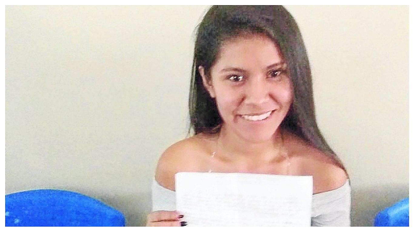 ​Postulante universitaria encuentra mil soles y lo entrega en la comisaría