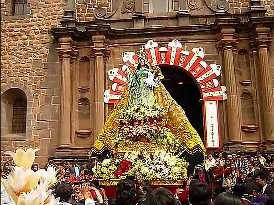 Celebran con algarabía la fiesta de la Virgen del Rosario en Cusco