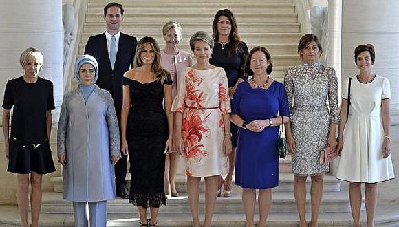 El esposo del premier de Luxemburgo hace historia al salir en la foto de primeras damas de la OTAN