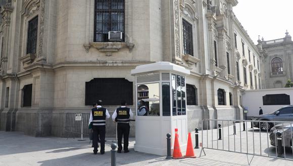 Fiscales ingresaron a Palacio de Gobierno este martes. (FOTO: Juan Ponce Valenzuela)