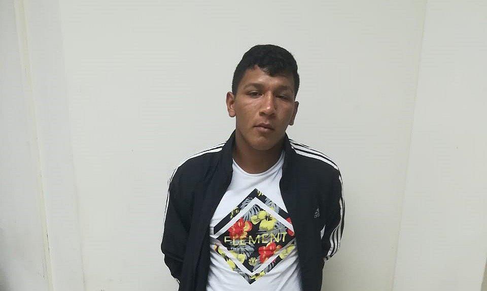 Detienen a un joven acusado de robar un celular a una mujer 