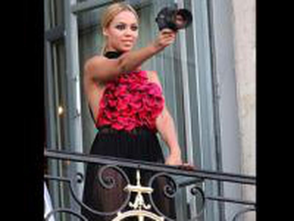 FOTOS: Beyonce posa sexy con falda transparente 