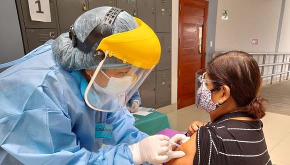 Esta semana se inició la inoculación de 46 años a más. En Arequipa también estiman empezar a vacunar en julio a este grupo etario.