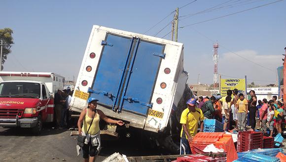 Choque de camiones deja dos muertos en Pisco