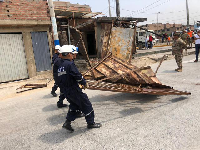 El ministro de Defensa, Martos Ruíz, detalló que las dos viviendas derribadas serán reconstruidas en su totalidad tras activarse el recurso de Fondes. (Foto: Ejército del Perú)