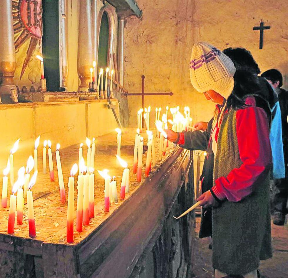 Fieles festejan a Santa Rosita