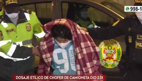 Menor que viajaba con su madre en el mototaxi fueron embestidos por la camioneta en el cruce de las avenidas Los Faisanes y Guardia Peruana. (Foto: Captura América Noticias)