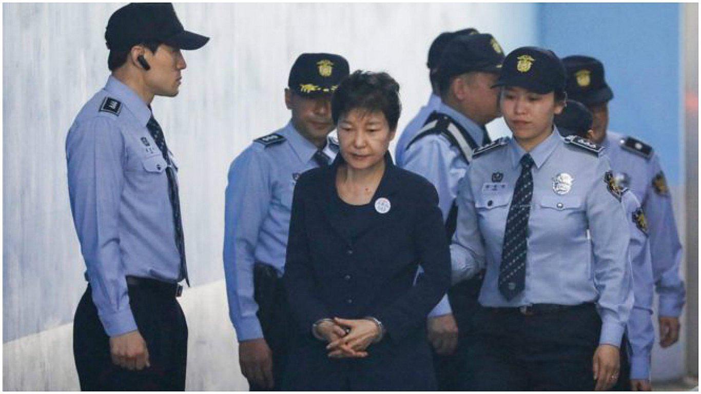 Expresidenta de Corea del Sur es condenada a más de 20 años de cárcel por corrupción 