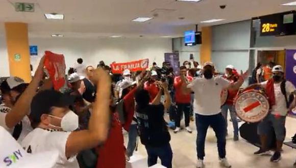 Para hoy también esta prevista la partida de la selección peruana a Montevideo. (Foto: captura video Facebook)