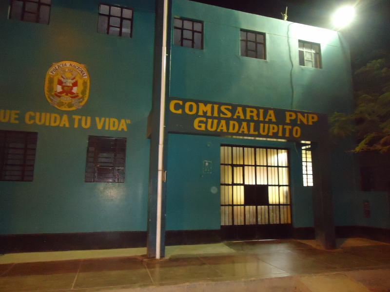 Policías cierran puertas de comisaría de Guadalupito a las 10:00 de la noche