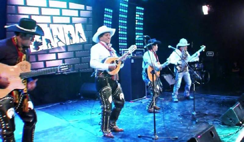 "Coraje de Canas" canta en quechua y sorprende en reality "La Banda"