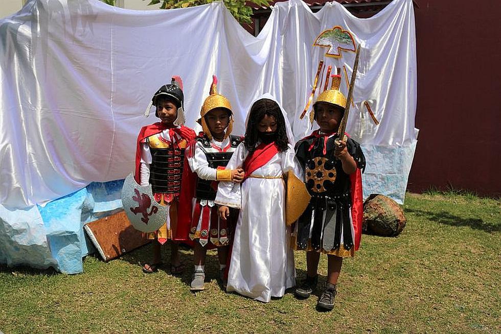 Niños mostraron realismo en escenificación del  Vía Crucis (FOTOS)