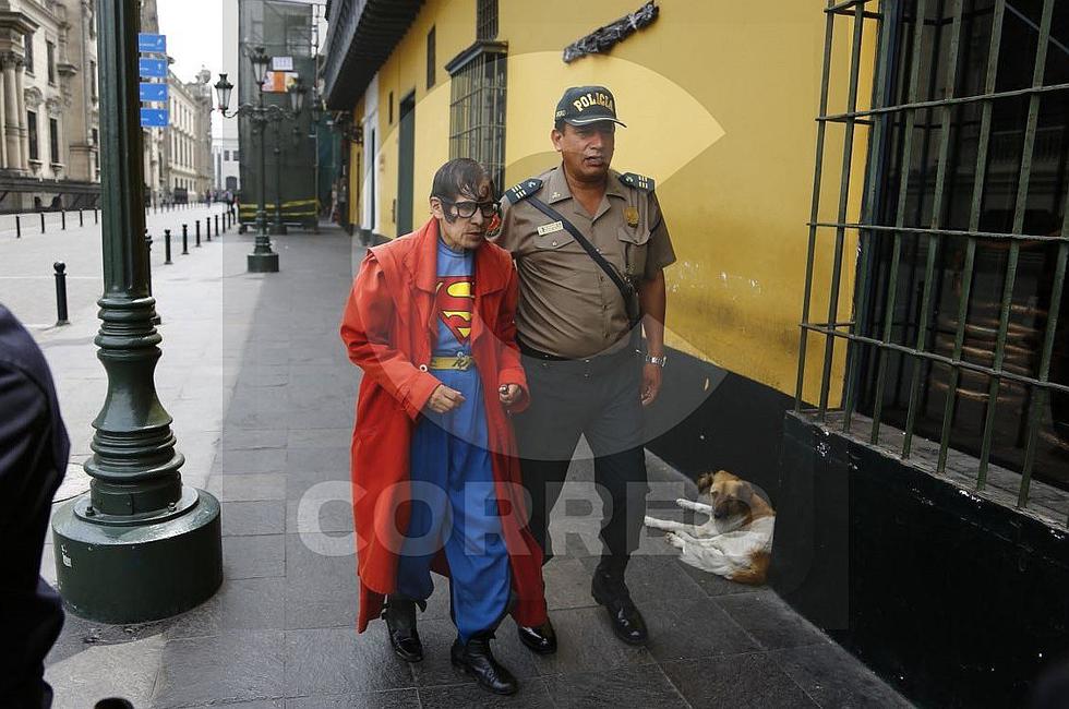 Expulsan a 'Superman' de Palacio de Gobierno poco antes de la renuncia de PPK (FOTOS) 