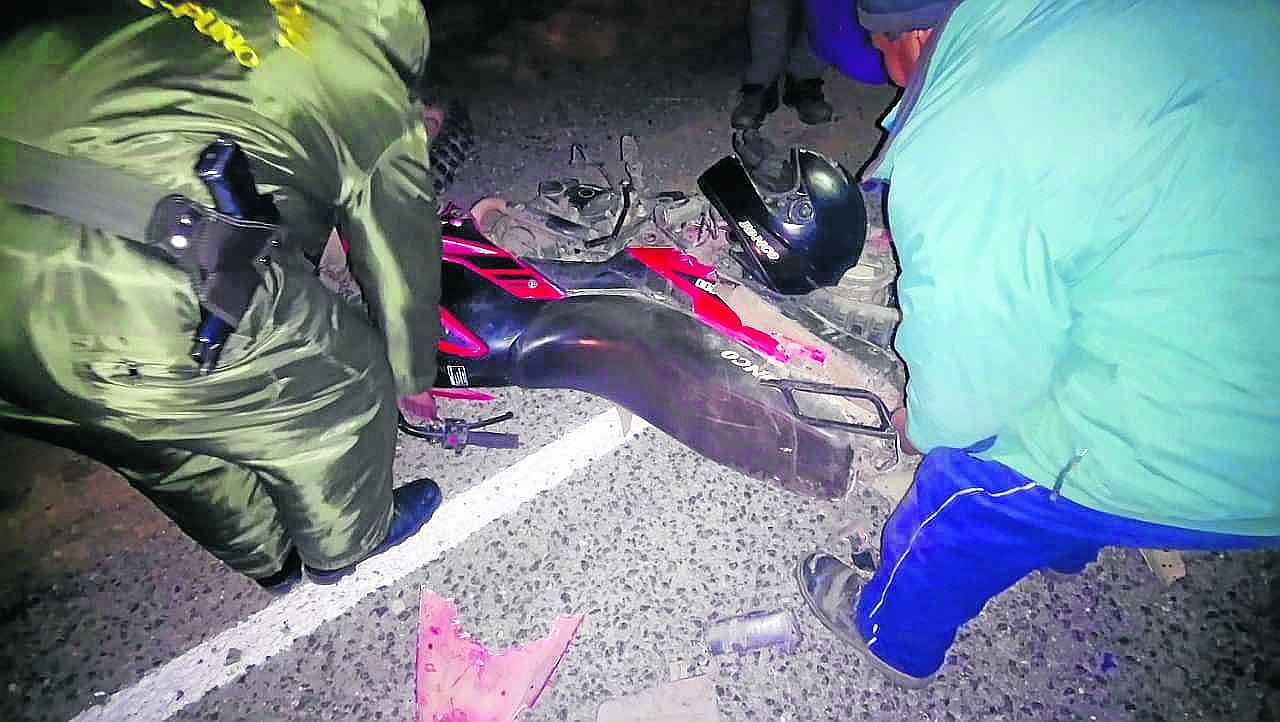 Universitaria fallece en choque de miniván