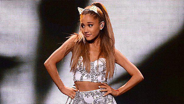 Ariana Grande: Retoma su gira con concierto en Francia