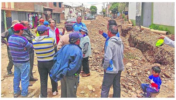 ​Alcalde denuncia mala ejecución de obra de saneamiento en El Tambo 