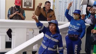 Trabajadores ediles de Trujillo irrumpen en municipio exigiendo pago de beneficios