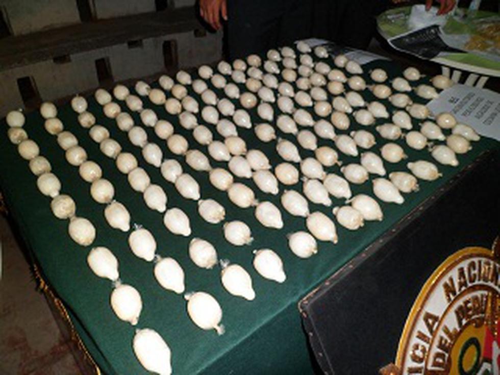 Narcos empacaban droga en preservativos