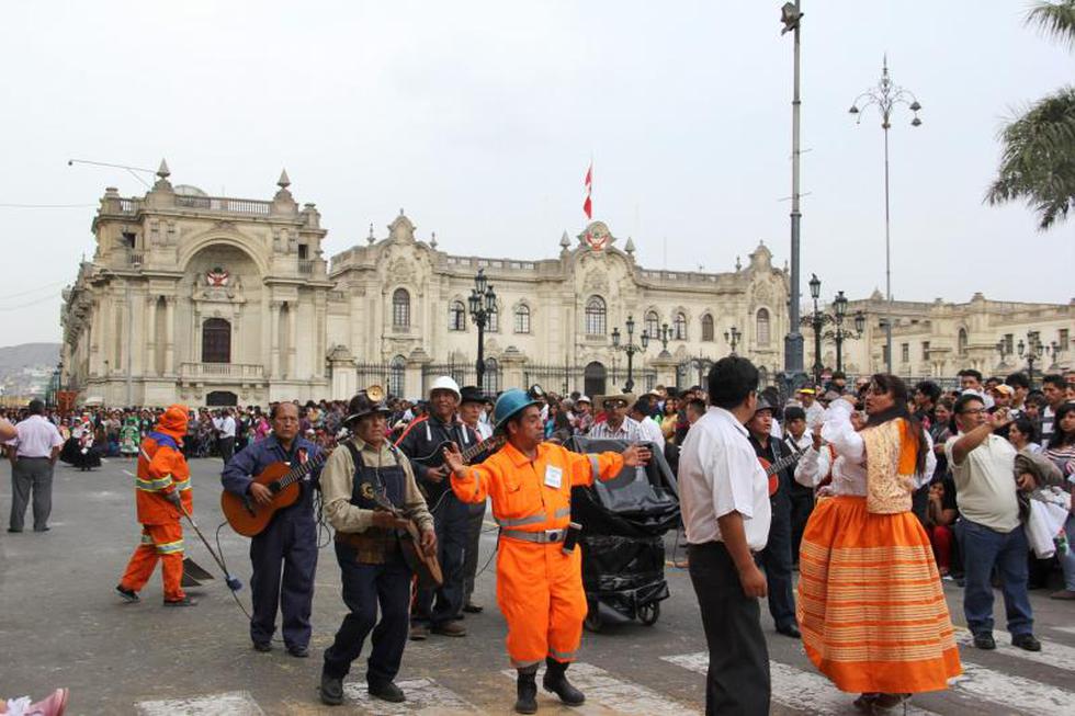 Pasacalle pasqueño en las principales calles de Lima (FOTOS)