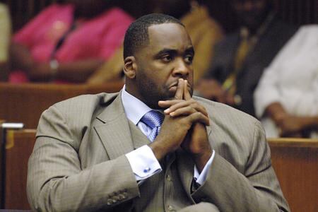 Condenan a 28 años de prisión a ex alcalde de Detroit por corrupción