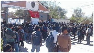 Ayacucho: Alumnos toman local de Universidad San Cristobal de Huamanga 
