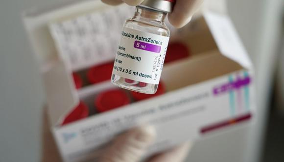 Foto referencial. Noruega, Dinamarca y Suecia mantienen la suspensión de la vacuna decretada hace más de una semana hasta emitir un dictamen final sobre su relación a casos de trombosis. (EFE/EPA/Sean Gallup / POOL).
