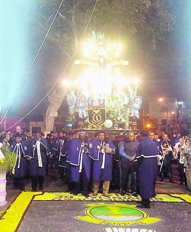 Señor de la Agonía derramó bendiciones en recorrido