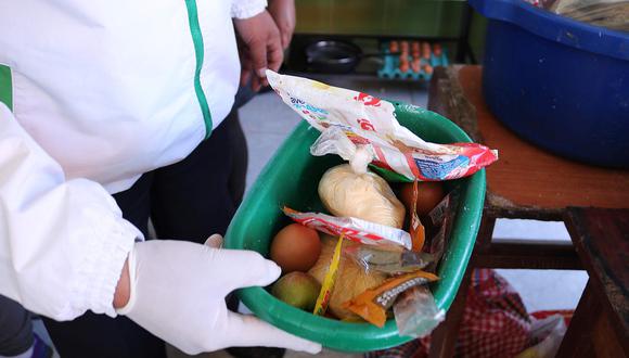 Cafetines de colegio venden alimentos en estado de descomposición (FOTOS)