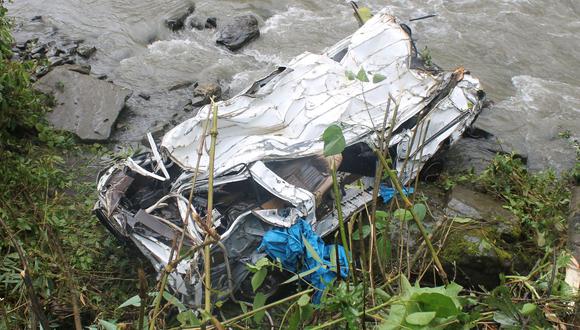 Cusco: conductor muere al caer a barranco con su unidad