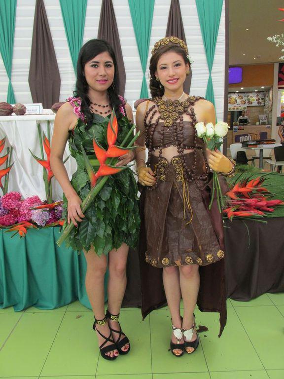 Eligen a reinas del chocolate y del café en feria 'De la selva sus productos'