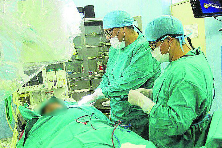 Colocan primeros marcapasos en hospital de Ica