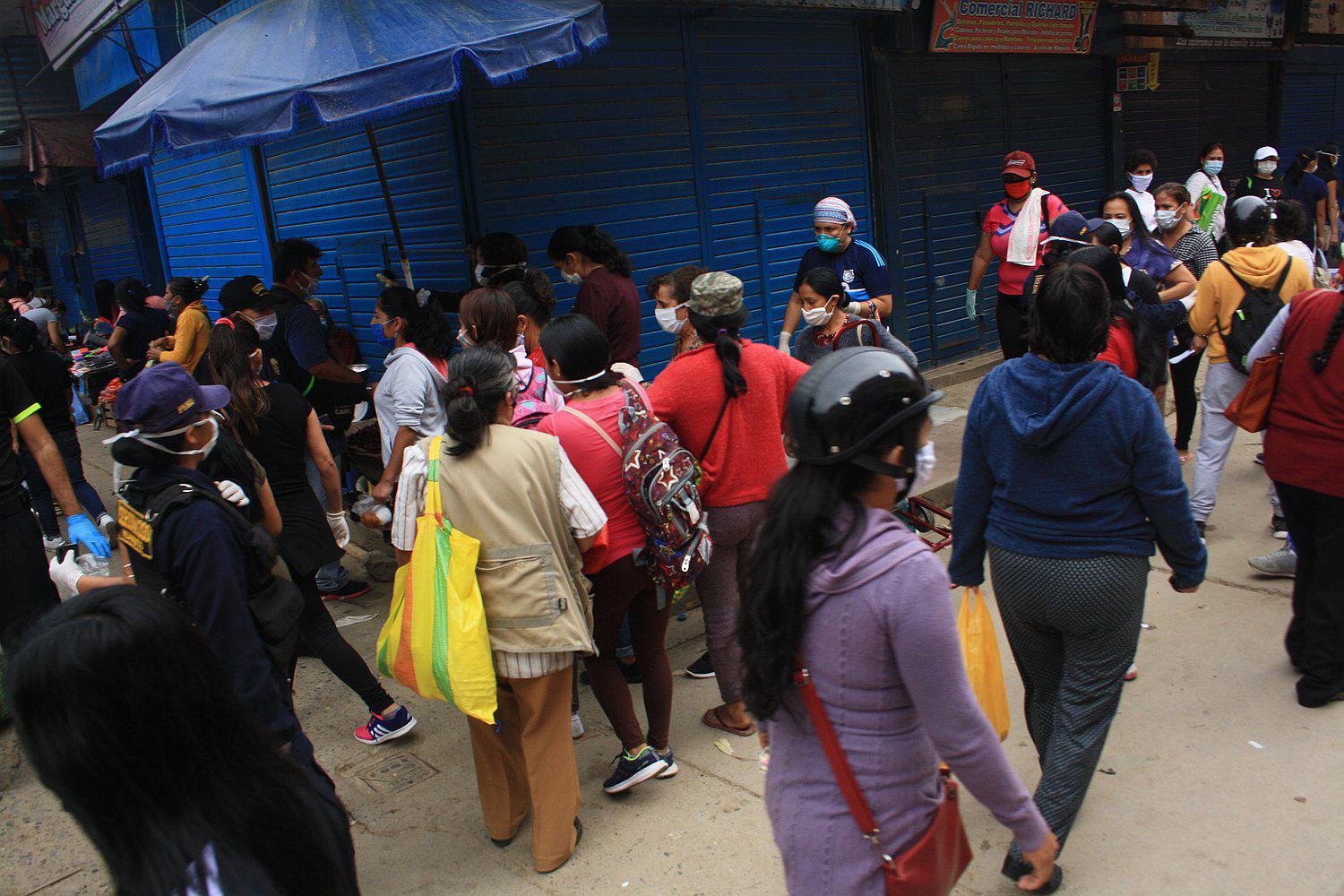 Féminas generan caos y descontrol en mercados de la ciudad de Huánuco