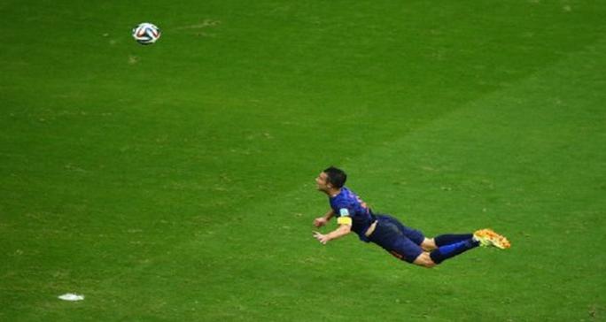 Brasil 2014: Gol de Robin Van Persie candidatea como el mejor del Mundial (VIDEO)