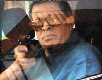 Escándalo por juez encañonando a fotógrafo