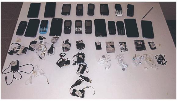 Tumbes: Incautan 19 celulares en pabellones del penal