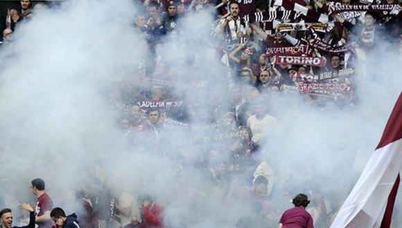 Juventus vs Torino: Hinchas lanzaron una "carta-bomba" durante derbi 