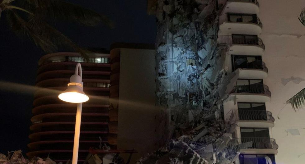 Imagen muestra la escena del derrumbe parcial de un edificio en Surfside, condado de Miami-Dade, Florida, Estados Unidos, a principios del 24 de junio de 2021. (EFE/EPA/MIAMI BEACH POLICE DEPARTMENT).