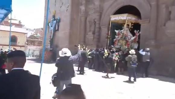 Manifestantes en Puno irrumpen en la misa de la fiesta de la Virgen de la Candelaria (VIDEO) | VIDEOS | CORREO