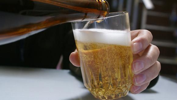 Encuesta: Más del 60% de escolares empezó a beber licor con sus familiares 